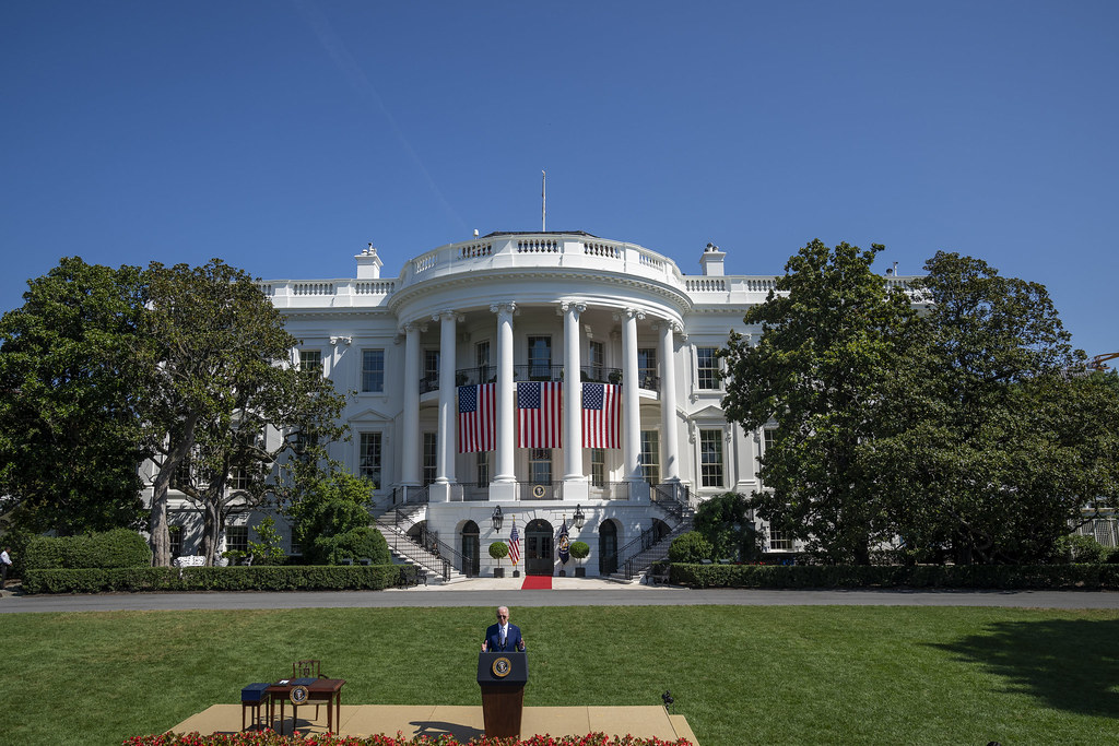 【專欄】英文沒有「官」字,也沒有「長ㄓㄤˇ」、「老師」稱呼 白宮