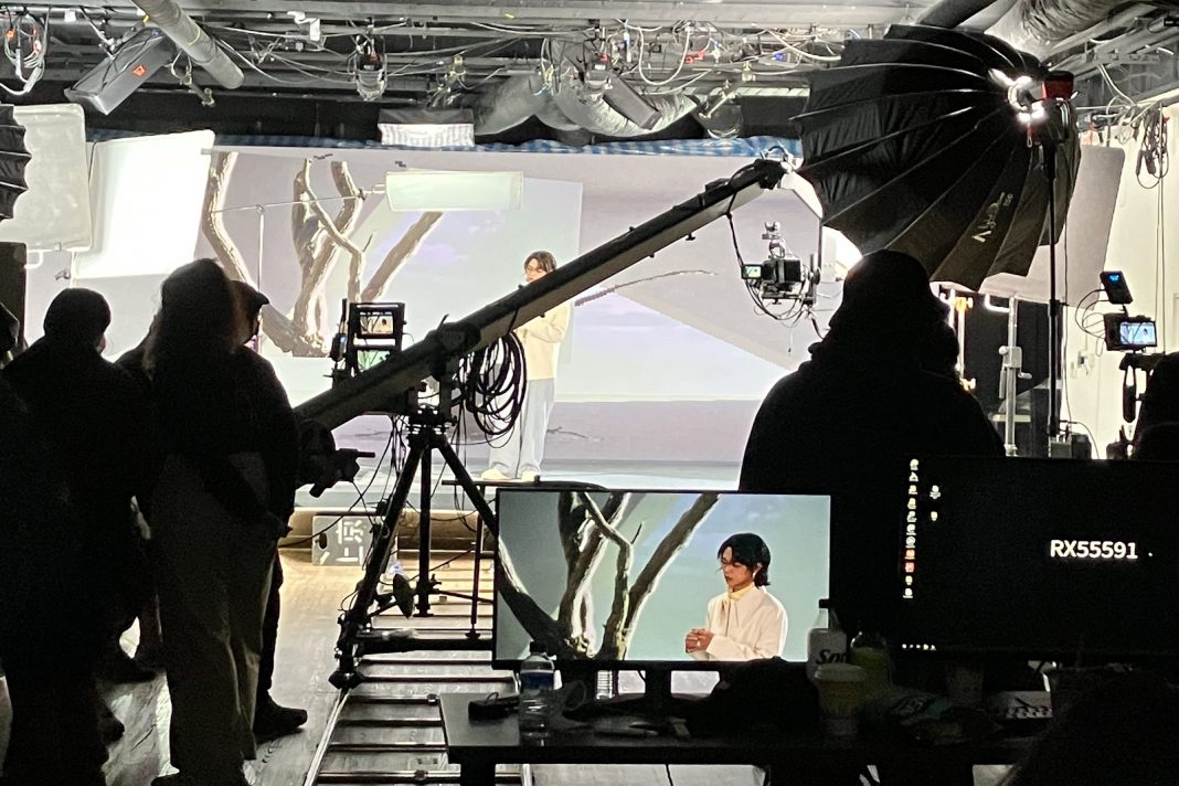 工研院整合規劃全國首座結合5G專網和XR虛擬攝影棚的場地拍攝服務的「LED次世代虛擬攝影棚」，吸引新生代偶像男團ALL IN 5拍攝新歌音樂錄影帶。