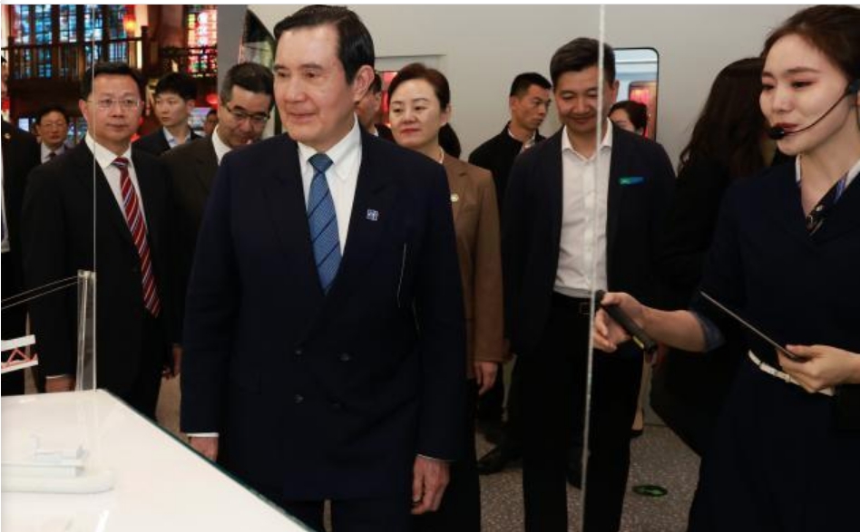 【專欄】哪裡來的敵意螺旋? 馬英九一行參觀重慶市規劃展覽館。圖/中新網