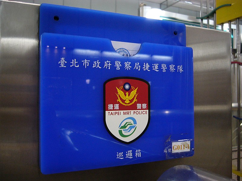 【專欄】巡邏箱不上鎖 小偷掌握警察行蹤 示意圖,早年巡邏箱不上鎖,警察行蹤易被黨掌握。