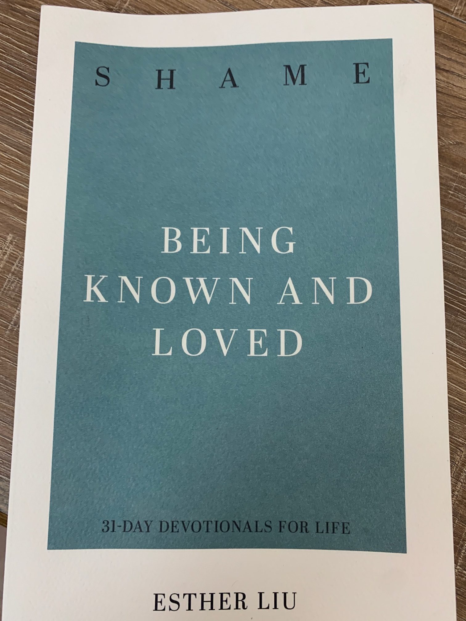 《書痴成迷》31天自我心理諮商──台裔美籍諮商師劉亞思新書《Being Known And Loved》