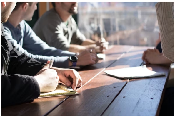 【李永然專欄】與人訂立契約,記得運用律師 為了避免自已在簽訂契約書吃虧,上當受騙,一定要運用「律師」,找「專業負責有經驗」的律師/律師事務所示意圖(擷自unsplash)