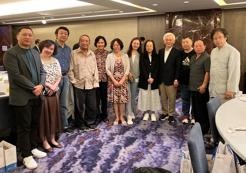 王丹（左一）、左三起：野火、蔡楚、李潔、廖天琪、心語、杜家祁、黃清龍、杜斌、曾建元（右一）-蔡詠梅攝影