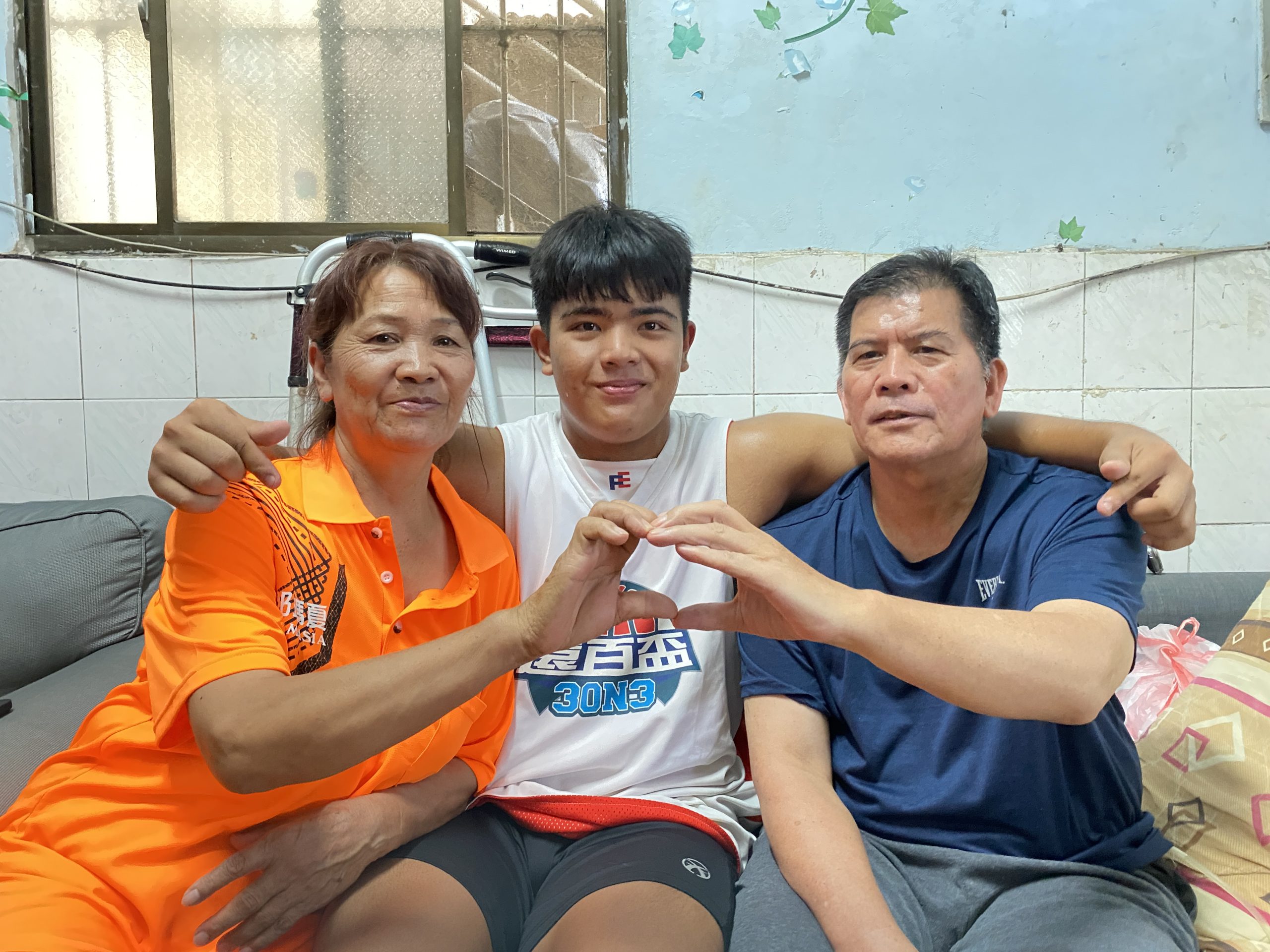 逆風展翅迎向陽光 北高雄家扶10兒少獲表揚