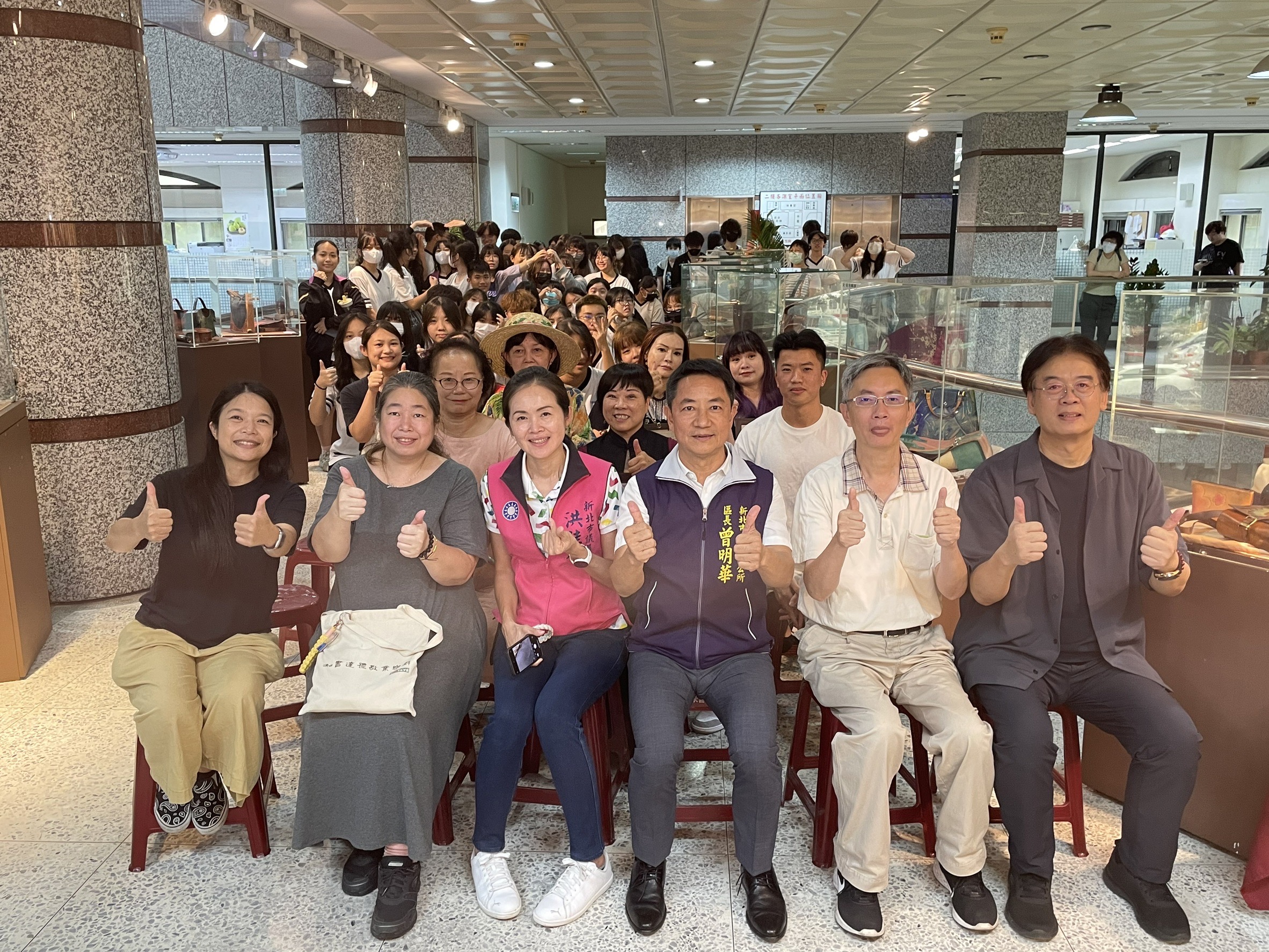 區長及鶯歌工商師生大合照