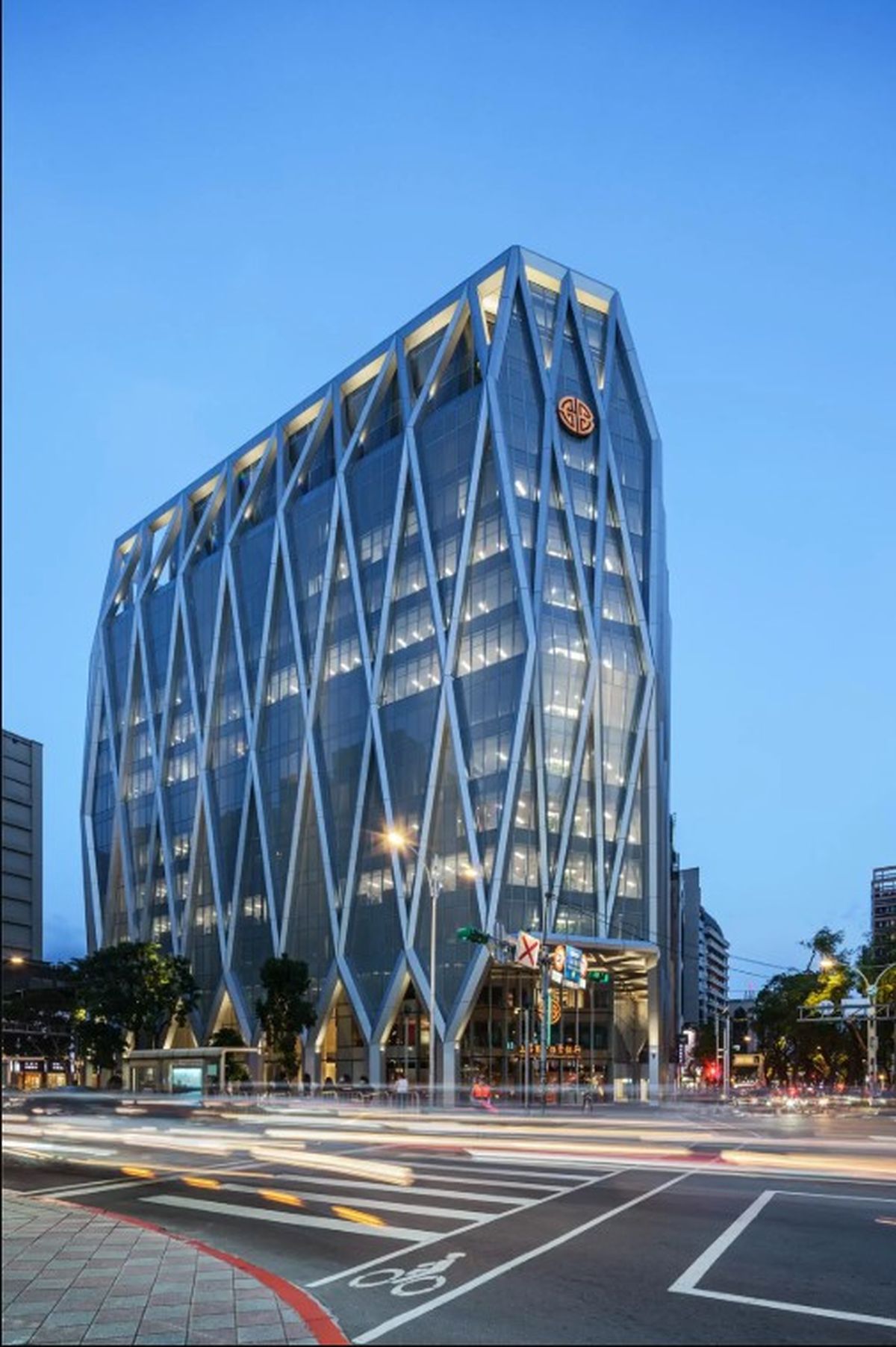 鑽石切割與城市重構　台北上海商銀總行大樓