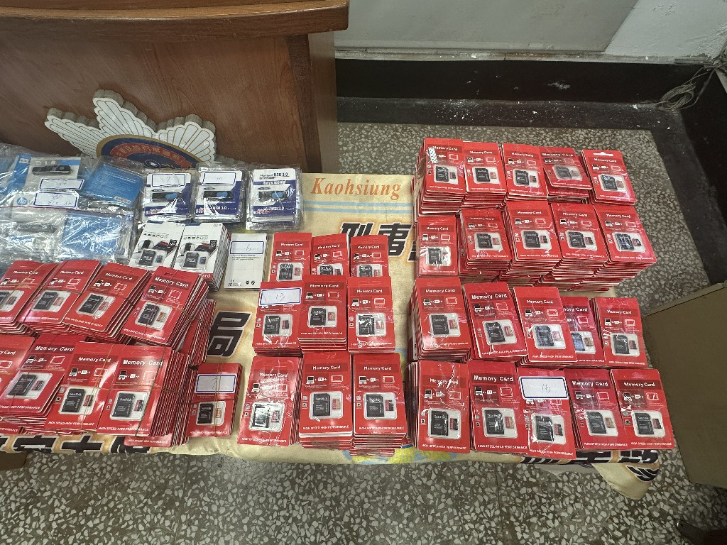 記憶卡變失憶卡 高雄警破侵權3億假貨倉庫 記憶卡變失憶卡 高雄警破侵權3億假貨倉庫