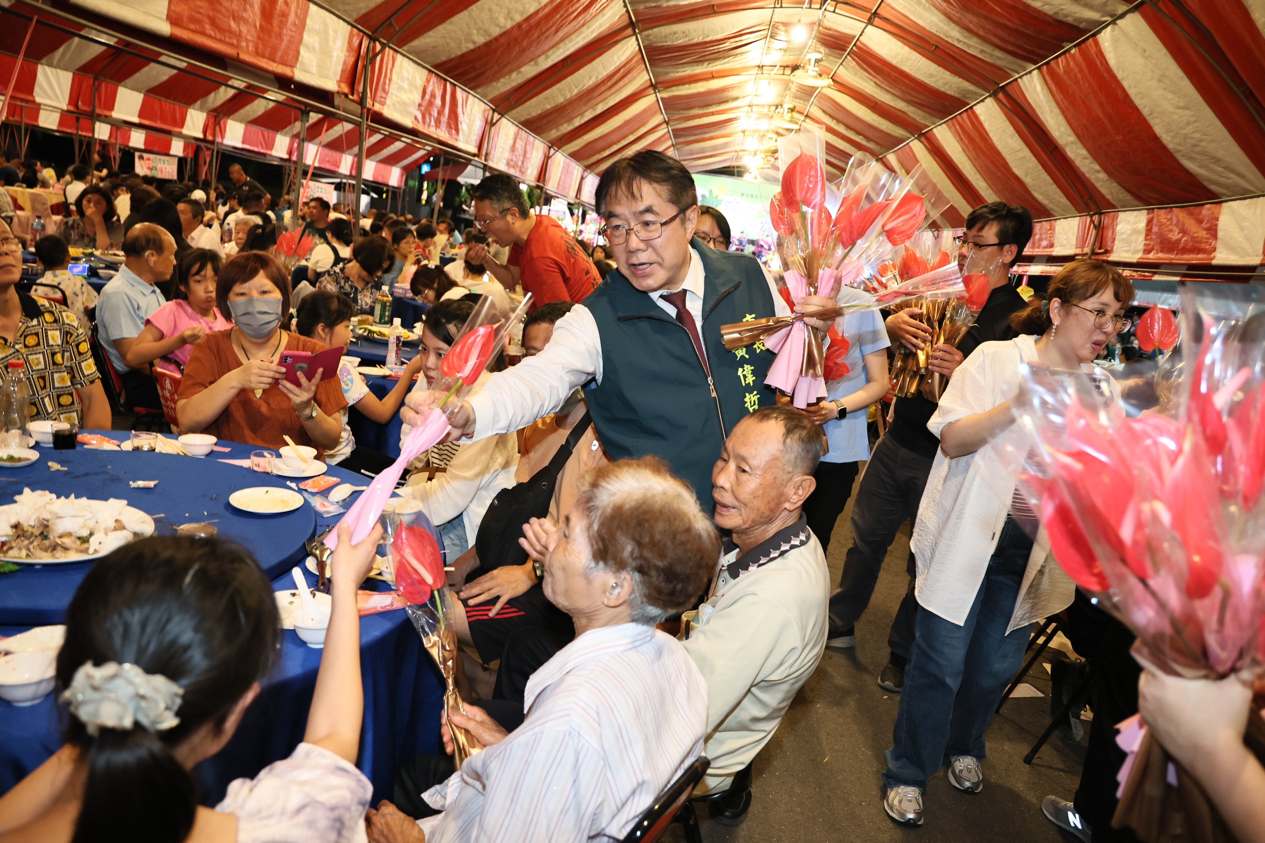 龍崎「鳳梨好筍雞饗宴」160桌盛大登場 黃偉哲邀民眾品嘗山珍野味歡度母親節 龍崎「鳳梨好筍雞饗宴」160桌盛大登場 黃偉哲邀民眾品嘗山珍野味歡度母親節