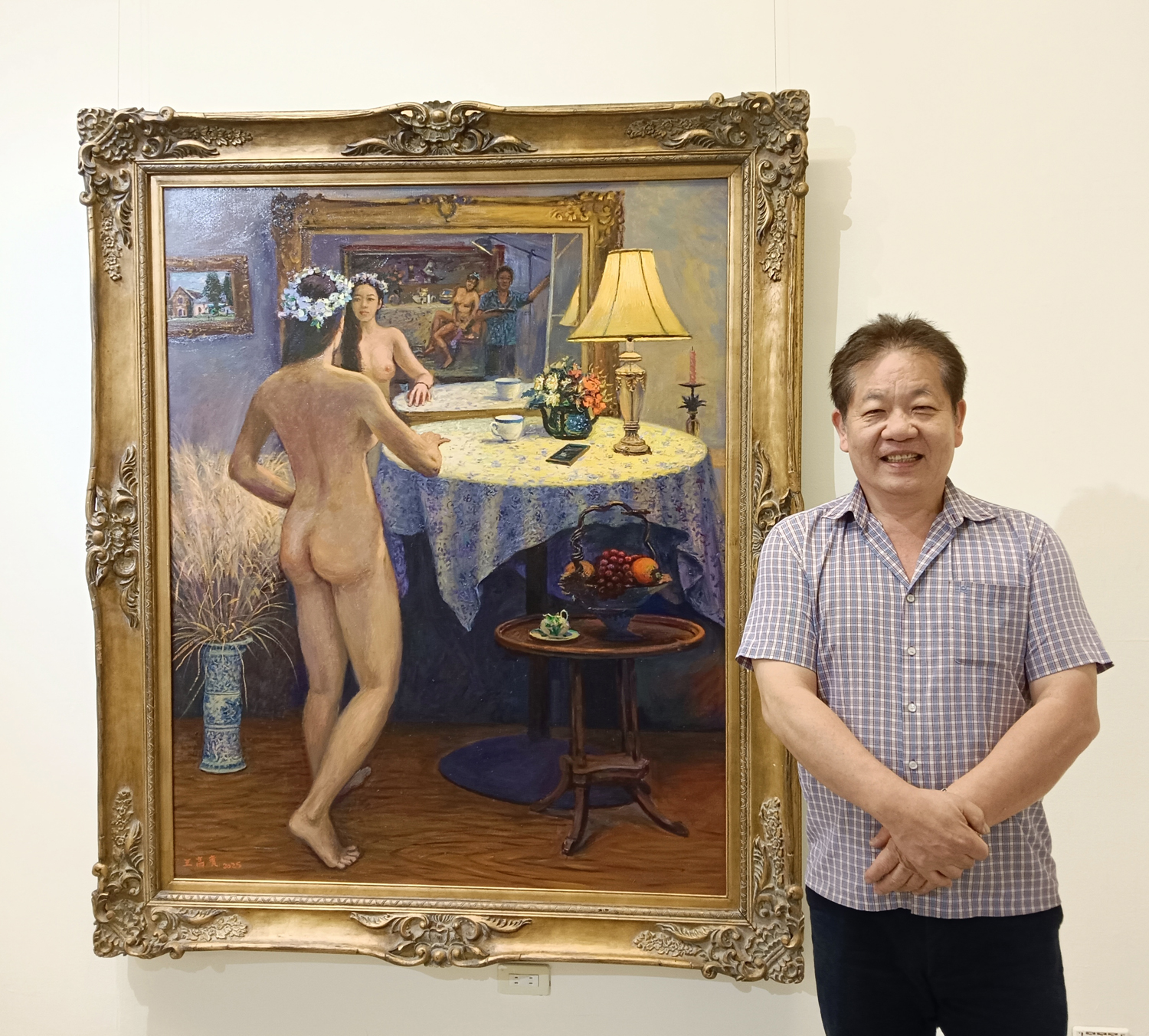 王高賓會長在展出作品前留影。（攝影∕記者鄭松維