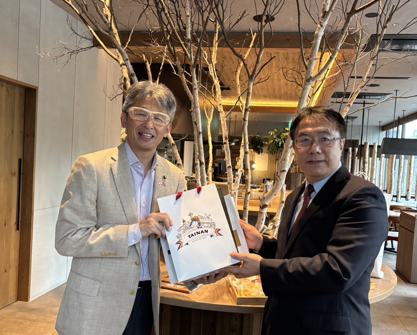 黃偉哲赴北海道拼城市外交,馬不停蹄會見北海道議會與富良野市議會議長 黃偉哲赴北海道拼城市外交,馬不停蹄會見北海道議會與富良野市議會議長