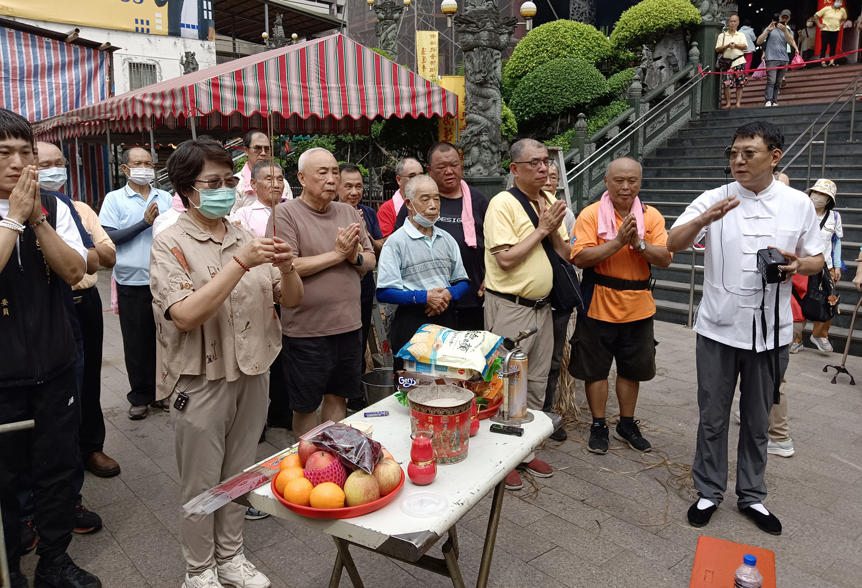 燈篙會在湧蓮寺廣場發起蘆洲國姓醮人才培育計畫。（攝影∕記者鄭松維）