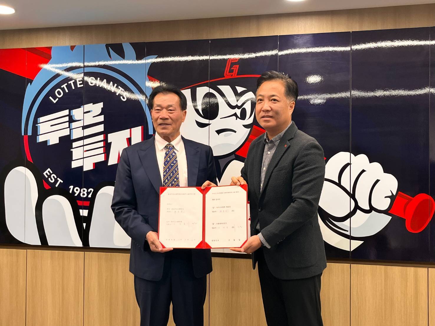 臺南推動臺韓棒球交流 與樂天球團簽訂亞太棒球訓練中心合作 臺南推動臺韓棒球交流 與樂天球團簽訂亞太棒球訓練中心合作