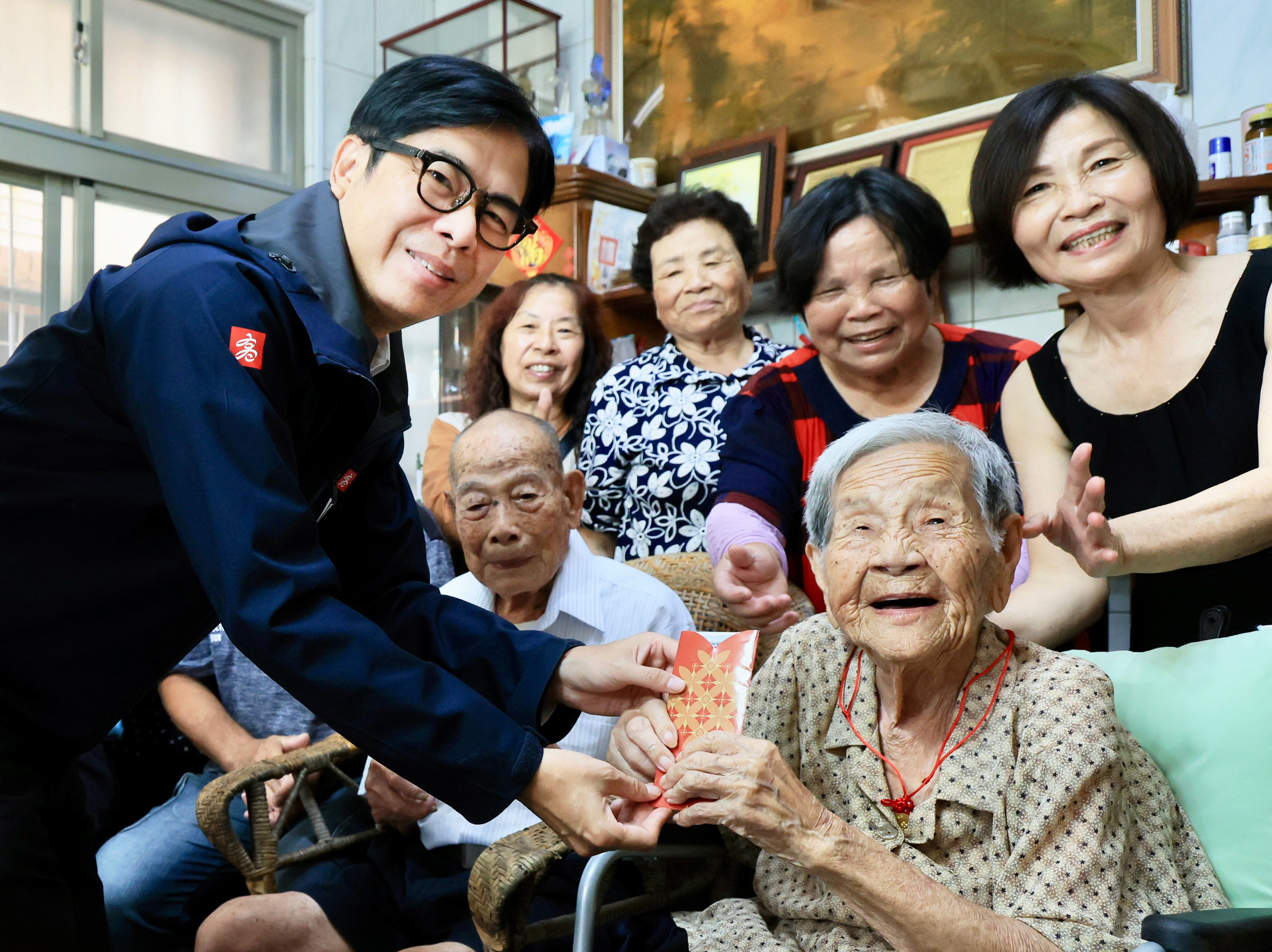 重陽節前夕陳其邁市長赴田寮慰訪百歲人瑞夫妻　祝賀福壽雙全