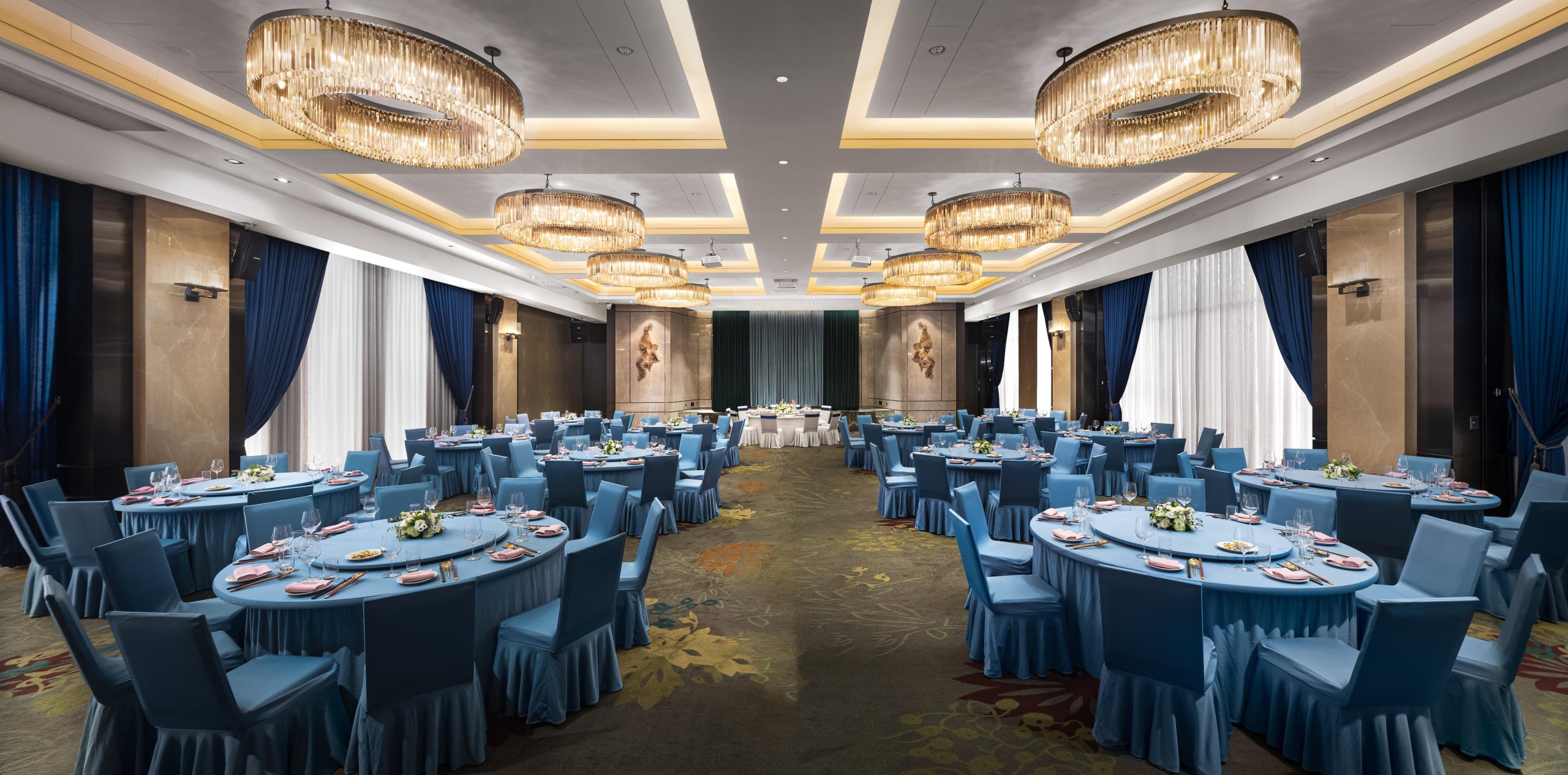 北投麗禧溫泉酒店典雅宴會廳可容納200人用餐，滿足尾牙與春酒宴席需求。圖/北投麗禧溫泉酒店提供