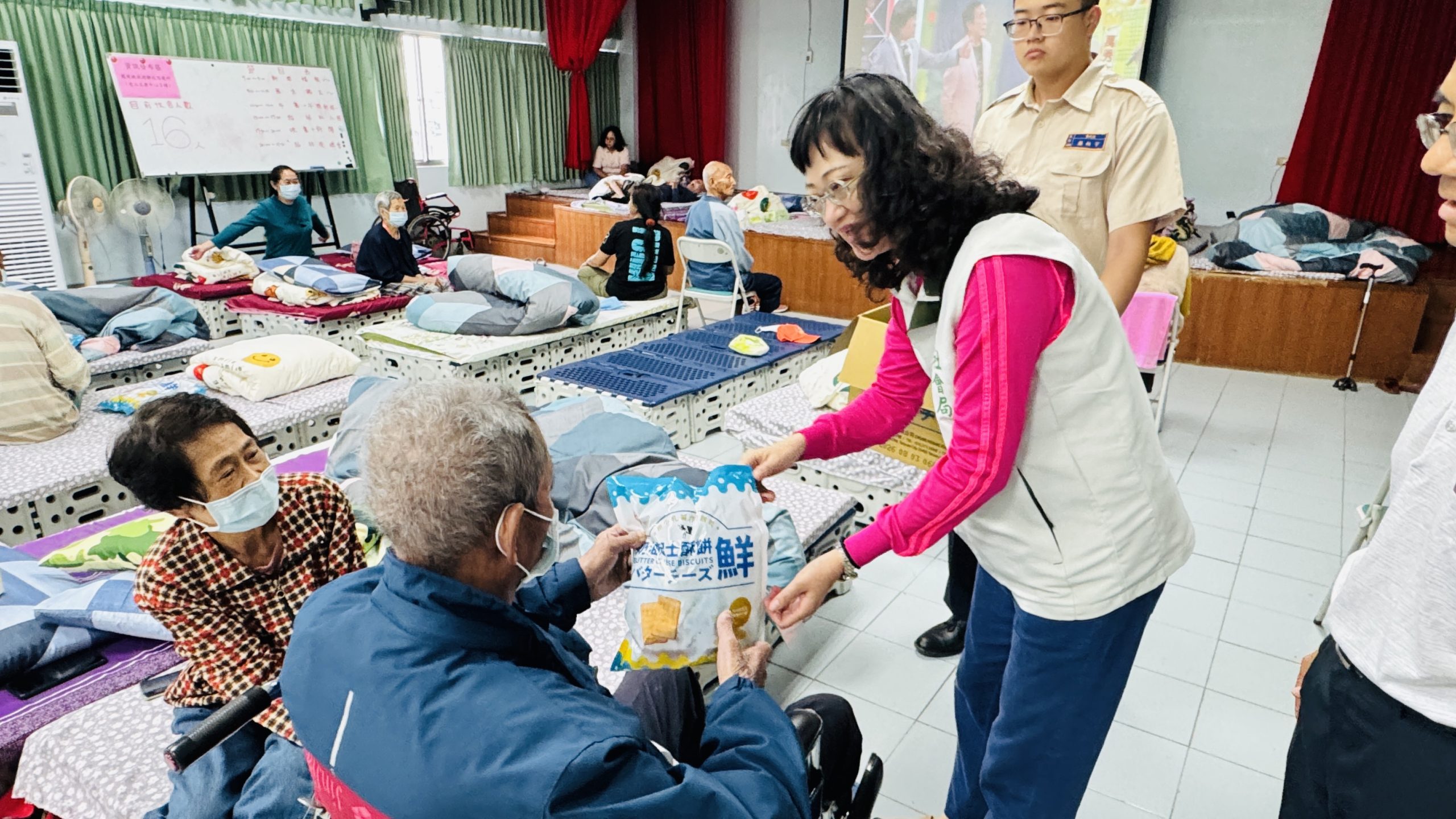 鳳凰颱風來襲 南市社會局啟動收容關懷行動 展現防災決心 鳳凰颱風來襲 南市社會局啟動收容關懷行動 展現防災決心