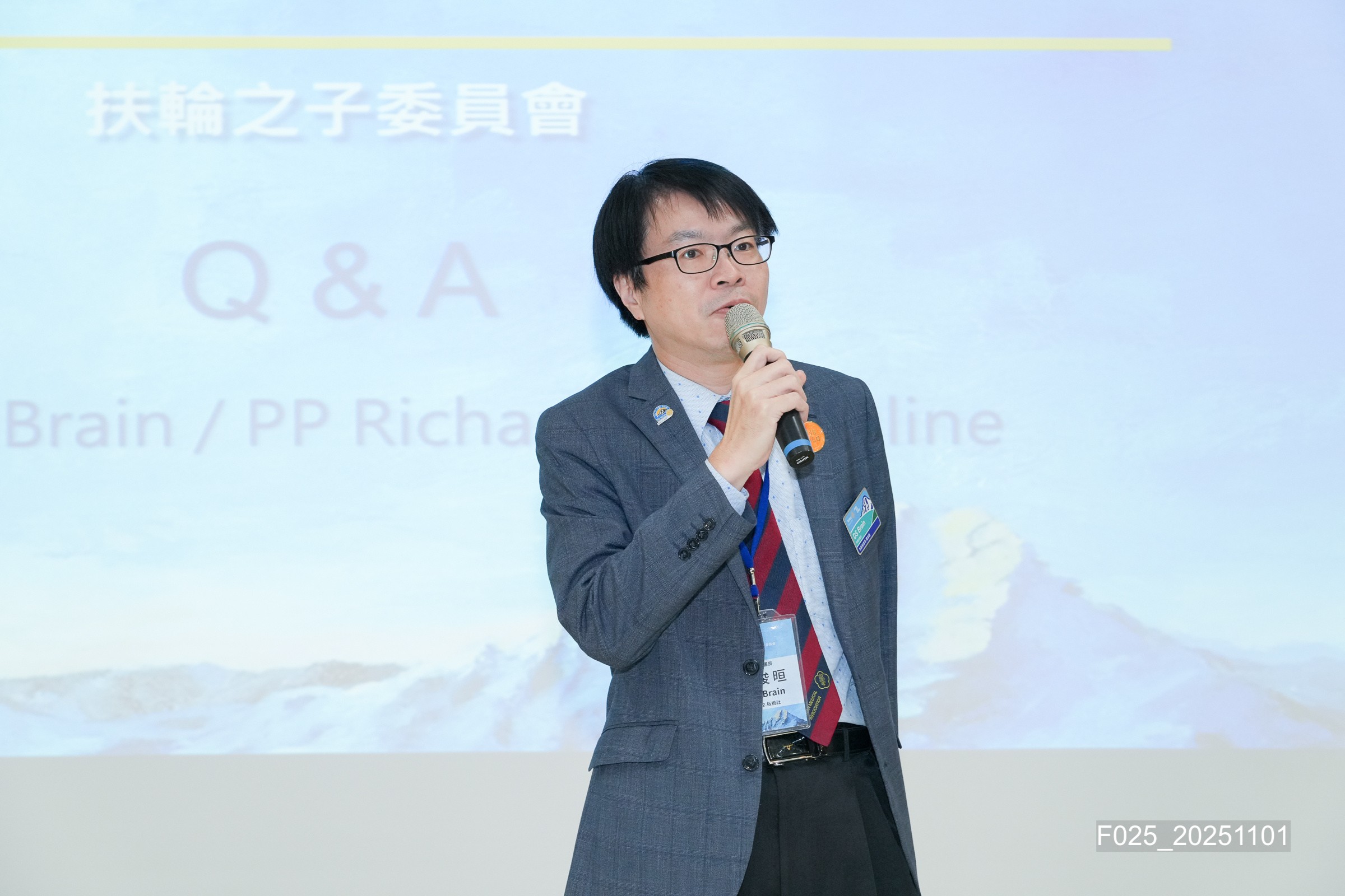 圖三:國際扶輪3490地區羅浚晅秘書長以「陪伴.尊重.成長」經驗分享。