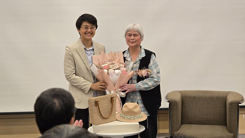 文學家黃娟文物特展　客委會主委古秀妃肯定喚醒社會良知