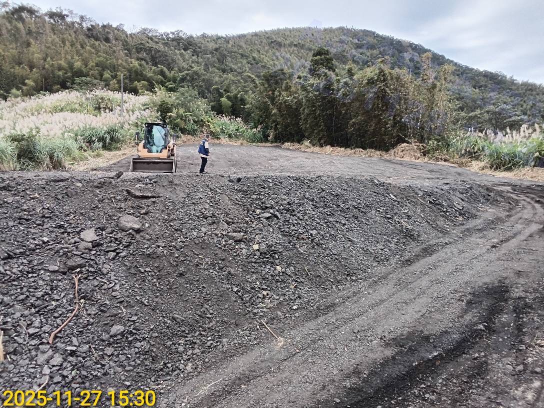 新北三峽插角山區遭非法傾倒廢瀝青 環保局查獲營造公司違規移送檢調偵辦
