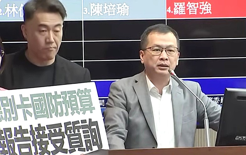 【專欄】荒誕的行憲紀念日 / 民主果實堆疊新國家新憲法之盼夢 豈容短短一年就被盜走? 【專欄】荒誕的行憲紀念日 / 民主果實堆疊新國家新憲法之盼夢 豈容短短一年就被盜走?