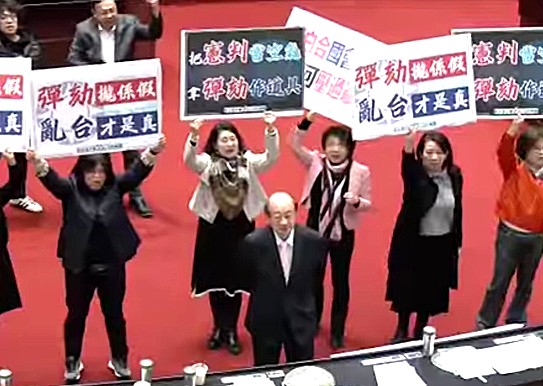【專欄】民主內戰  力戰紅統  修正「綏靖」路線  守住主權    
