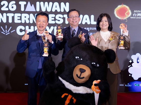 2026台灣燈會主燈「光沐－世界的阿里山」亮相 小提燈「喔熊馬抵嘉」萌翻全場