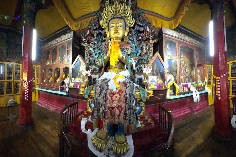 朋友旅遊影音–大吉嶺古姆寺 未來佛   加爾各答（Kolkata）位於印度西孟加拉邦