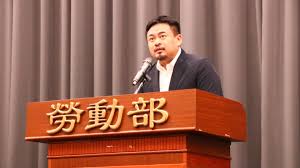  台灣低薪產業轉型的挑戰 1 –台灣產業結構轉型、勞動力稀缺與全球 AI 裁員浪潮（以 Amazon 為鑑）的交叉點