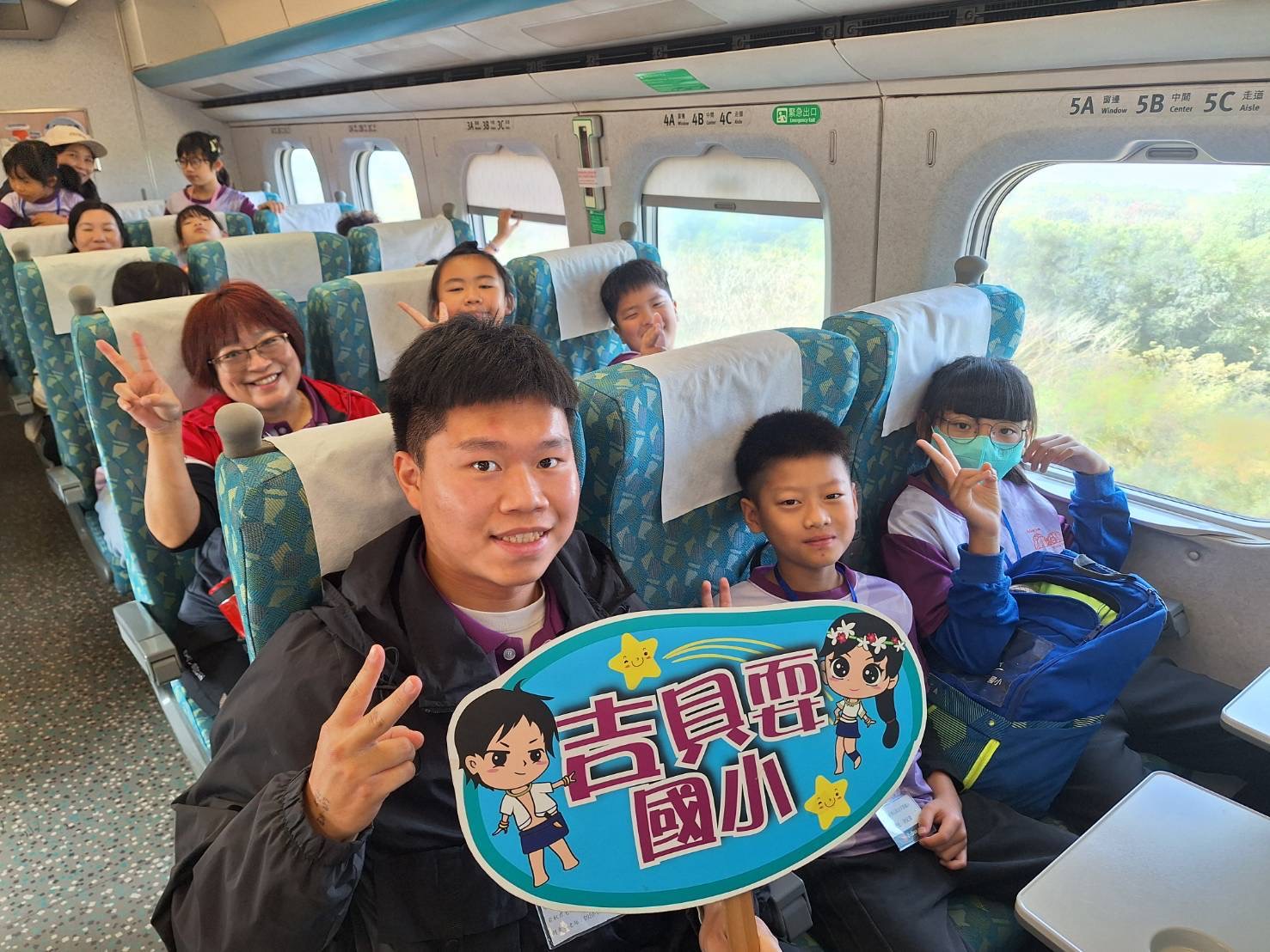 高鐵台南站送愛 部落學童提前歡度兒童節 高鐵台南站送愛 部落學童提前歡度兒童節