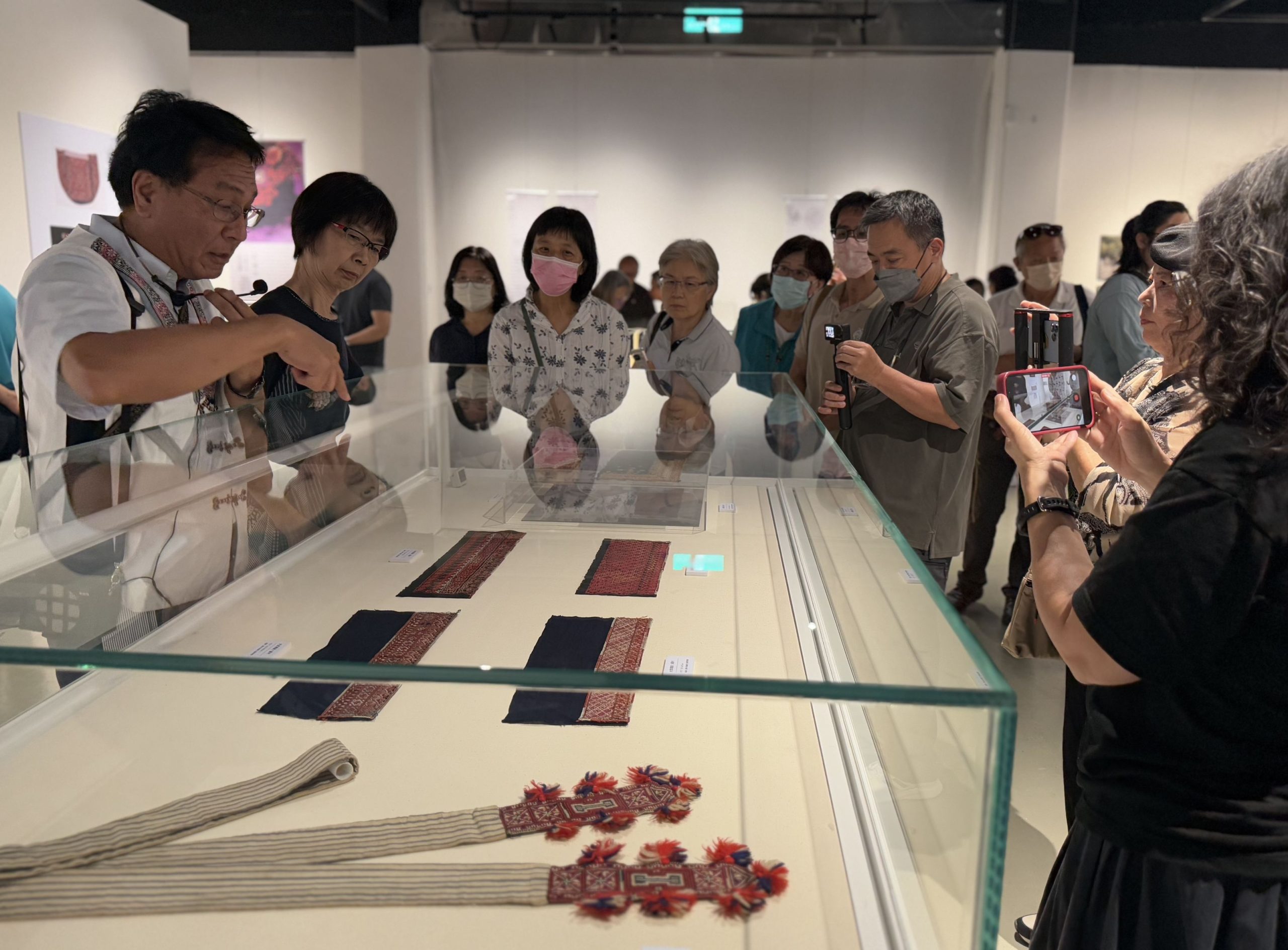 針線交織的生命智慧 中市纖博館展出台灣南部平埔原住民族十字繡珍藏