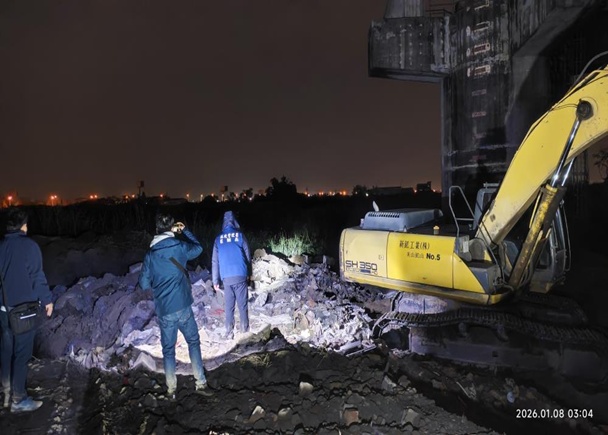 關車燈、遮車牌、怪手摸黑作業 檢環警瓦解狡猾棄置營建混合廢棄物犯罪鏈 關車燈、遮車牌、怪手摸黑作業 檢環警瓦解狡猾棄置營建混合廢棄物犯罪鏈