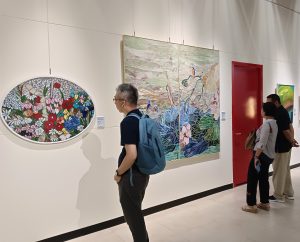 都會藝遊二十週年聯展展場一隅（攝影∕記者鄭松維）