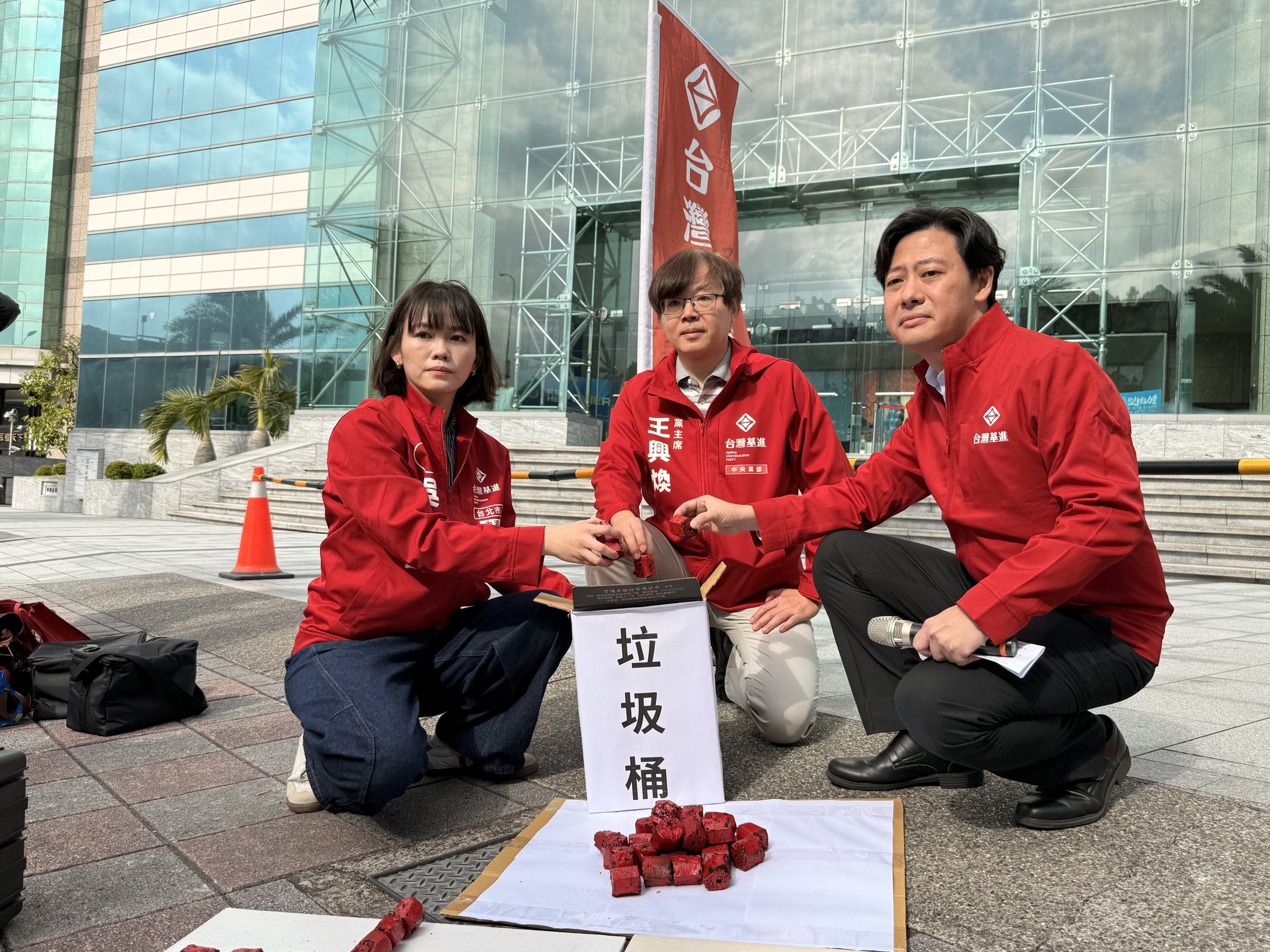 「季麟連大戰韓國瑜」不僅是政黨內鬥鬧劇，更是台灣國安警訊！