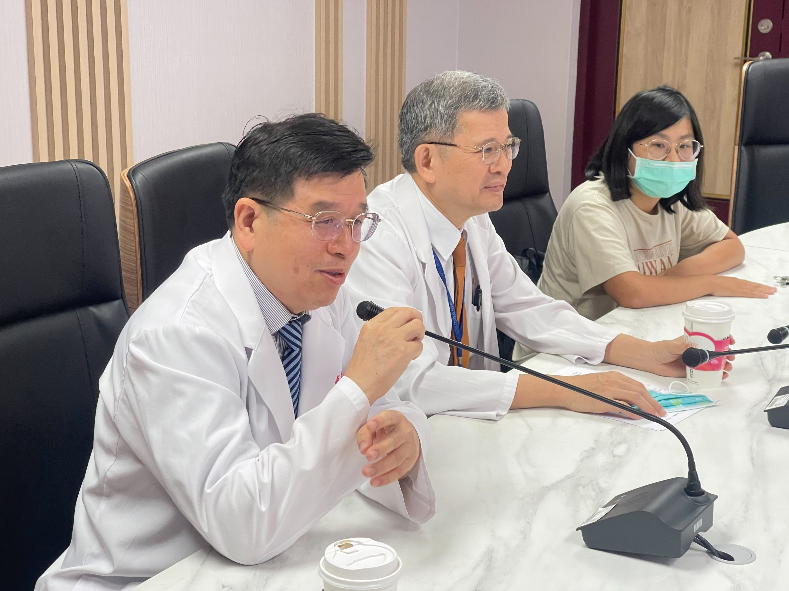足月男嬰出生八天突發心衰竭肺出血　高榮團隊「床邊巧手結紮」成功搶救