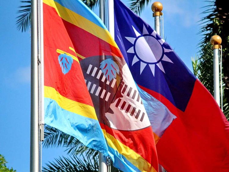 台灣國際外交系列–總統專機外交為國際常態,配合中國對台灣的打壓與言語羞辱,對台灣是一個主權國家的侵害.