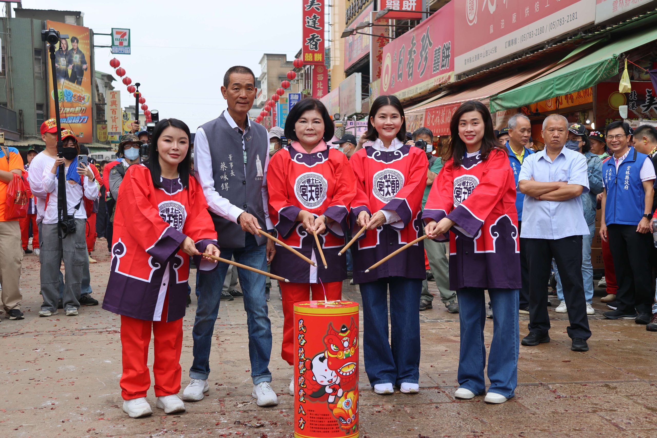 農曆3月19日北港迎媽祖  炸轎、犁炮、真人藝閣熱鬧滾滾