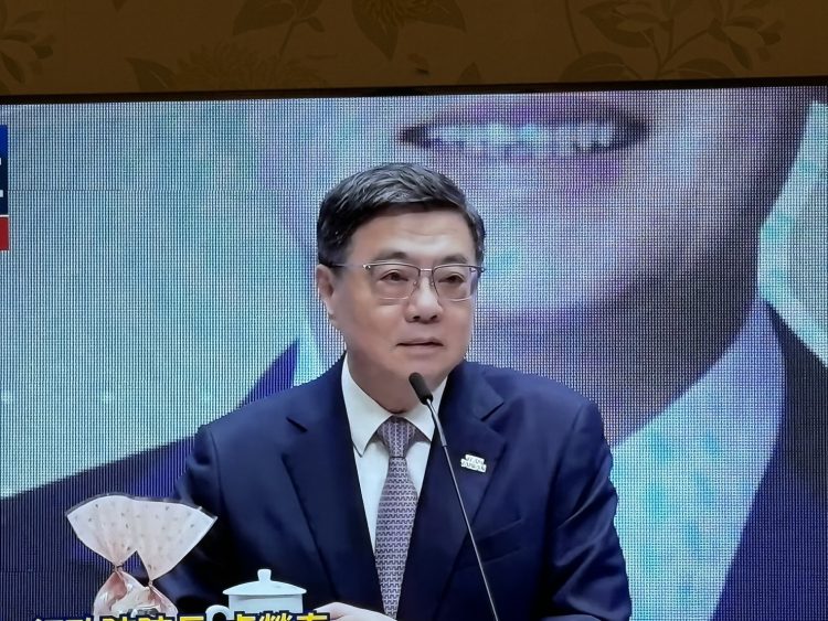 行政院立法院應共同訂定一套立委下的 行政院立法院應共同訂定一套立委下的
