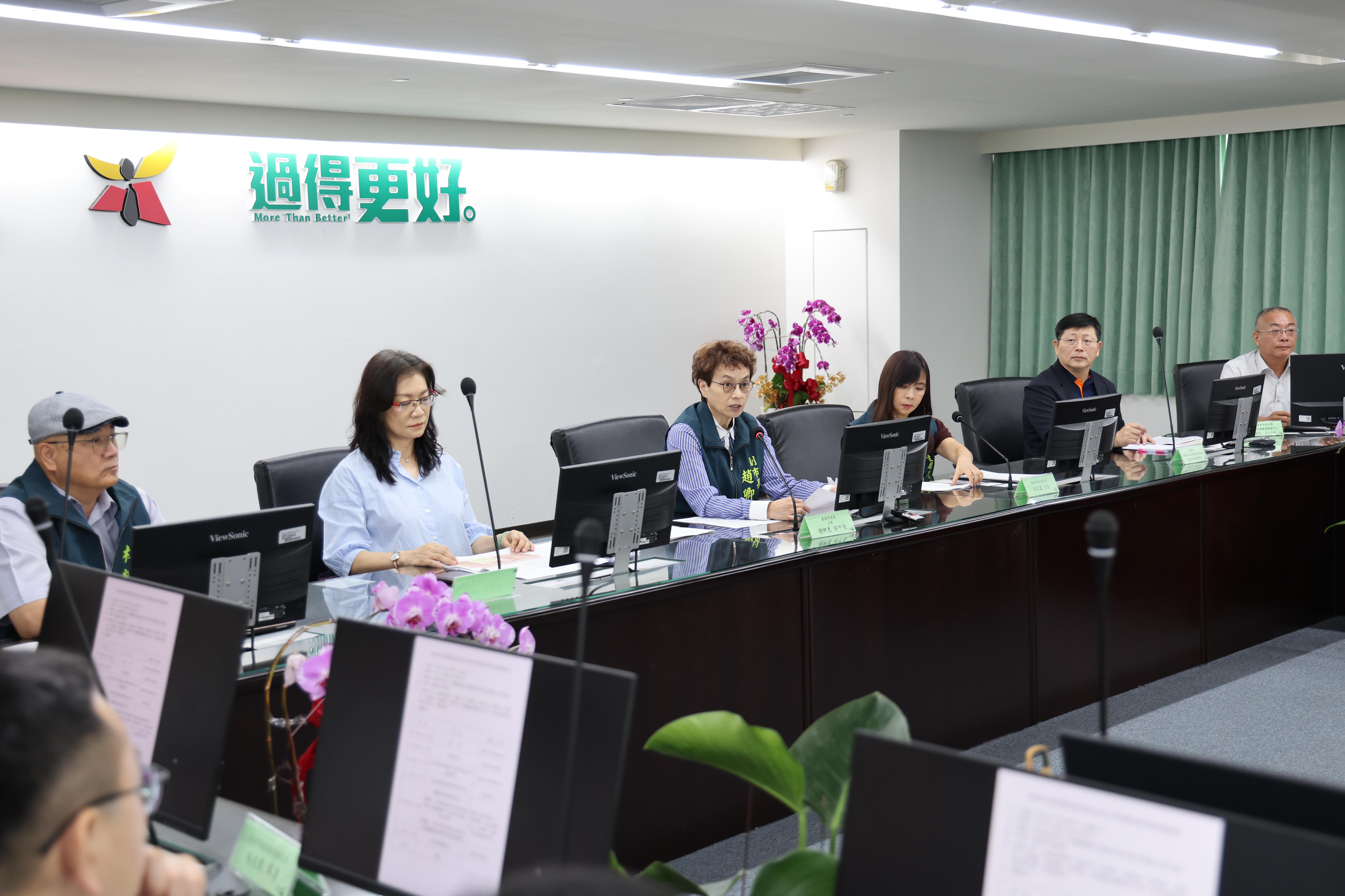 因應大豆沙拉油苯駢芘事件,南市府對原油抽查頻率增加外,並要求油品安全三管一演練強化油品安全 因應大豆沙拉油苯駢芘事件,南市府對原油抽查頻率增加外,並要求油品安全三管一演練強化油品安全