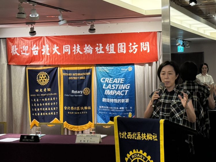 期許黃韻玲的新挑戰–吳念真柯一正的三位一體：綠光創藝的組織轉型、美學結構與當代台灣劇場實踐